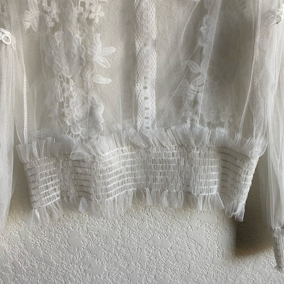 The Way See-through White Mesh Flower Applique Lantern Sleeves Lace Blouse OS - Picture 10 of 13